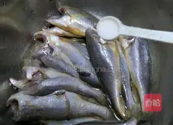 Illustration of how to make pan-fried crispy fish 3