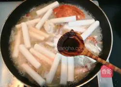 Illustration of how to make swimming crab braised rice cake 12