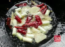 Illustration of how to cook razor clams in sauce 5