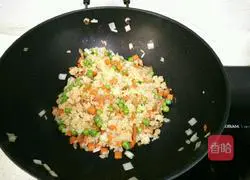 Illustration of how to make preserved fried rice 11
