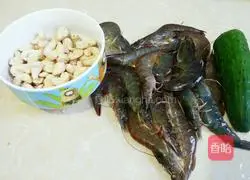 Fried shrimps with cashew nuts Illustration of how to do it 1