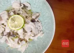 Illustration of how to make Fujian-style boiled fish fillets 7