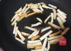 Illustration of how to make fried udon noodles with three shreds of tomato sauce 5