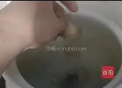 Illustration of how to cook sea cucumber, abalone and braised pork ribs 6