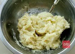 Cheese Baked Mashed Potatoes Recipe Illustration 7