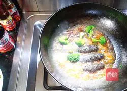 Illustration of how to cook sea cucumber with rice 6