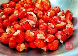 Illustration of how to make garlic lobster tail 4