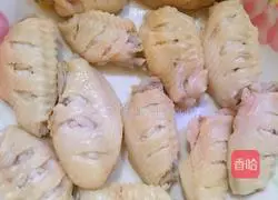 Illustration of how to make fried chicken wings 1