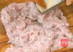  Illustration of how to make fried and stuffed dace from Nian Nian Yu Fish 6