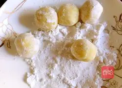 Illustration of how to make braised beef with mashed potato balls 8