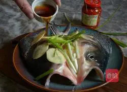 Illustration of how to make fish head with chopped pepper 4