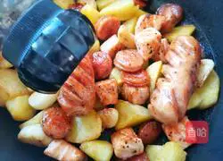 Illustration of how to make baked potatoes with salmon sausage 10