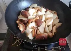 Illustration of how to make braised pork with radish and shiitake mushrooms 8