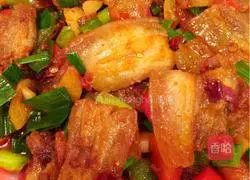 Illustration of the Recipe of Twice-cooked Pork with Red Peppers and Greens 13