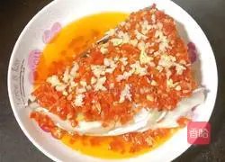 Illustration of steamed fish head with chopped pepper 12