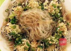 Illustration of how to make steamed abalone with vermicelli vermicelli 9