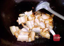 Illustration of Jingkou Twice-cooked Pork 4