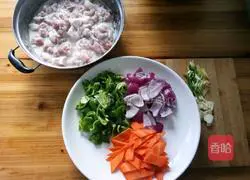 Illustration of how to make braised pork sections 4