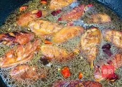 Illustration of braised chicken wings 6