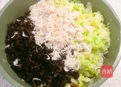 Illustration of how to make fungus and shrimp skin filling 5