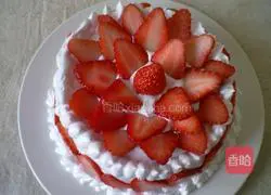 DIY Strawberry Cream Cake Illustration 8