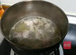 Illustration of how to make pumpkin stewed chicken 1