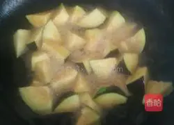 Illustration of how to make spicy ground three delicacies 4