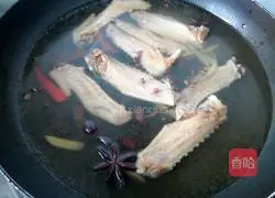 Illustration of how to make salted duck wings 9