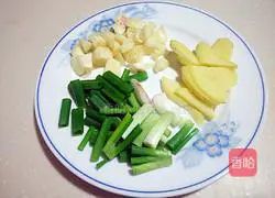 Illustration of how to make fresh bamboo shoots, fungus and twice-cooked pork 5