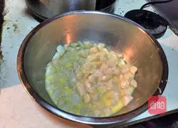 Illustration of how to make scallop soup 1