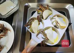 Illustration of how to make noodles with crabs 5