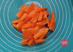 Illustration of how to cook asparagus, carrots and shrimps 4