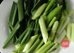 Illustration of the recipe of twice-cooked pork with garlic sprouts 3