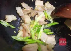 Illustration of how to make non-spicy twice-cooked pork 11