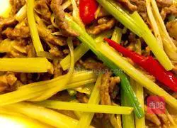 Illustration of how to make fried beef with wild pepper 1