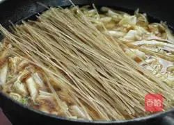 Illustration of how to make cabbage and tofu stewed vermicelli 6
