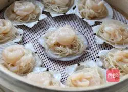 Illustration of how to make steamed scallops with garlic vermicelli 7