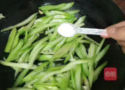 Illustration of how to make fried meat with celery 9