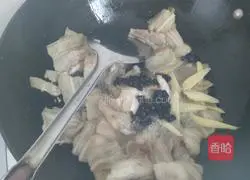 Illustration of the recipe of twice-cooked pork with garlic sprouts 5