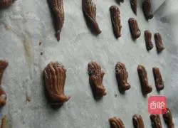 Illustration of how to make black swan puffs 8