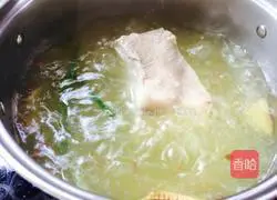 Illustration of how to make garlic white meat 3