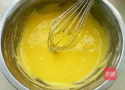 Illustration of how to make chiffon cream cake roll 4