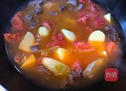 Illustration of how to make tomato, potato and beef brisket 10