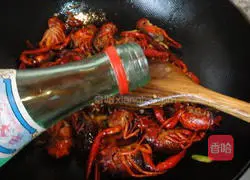 Illustration of how to make spicy crayfish 9