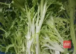 Illustration of how to make cold bitter chrysanthemum 1