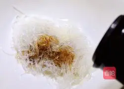 Garlic Illustration of how to make steamed scallops with Rong vermicelli 7