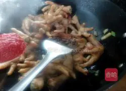 Illustration of how to make chicken feet in tomato sauce 10