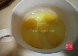 Illustration of how to make fried eggs with tomato sauce 2