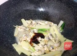 Illustration of how to make fried sea clams with sour bamboo shoots 7