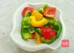 Illustration of how to cook pork ribs with colored peppers and potatoes 3